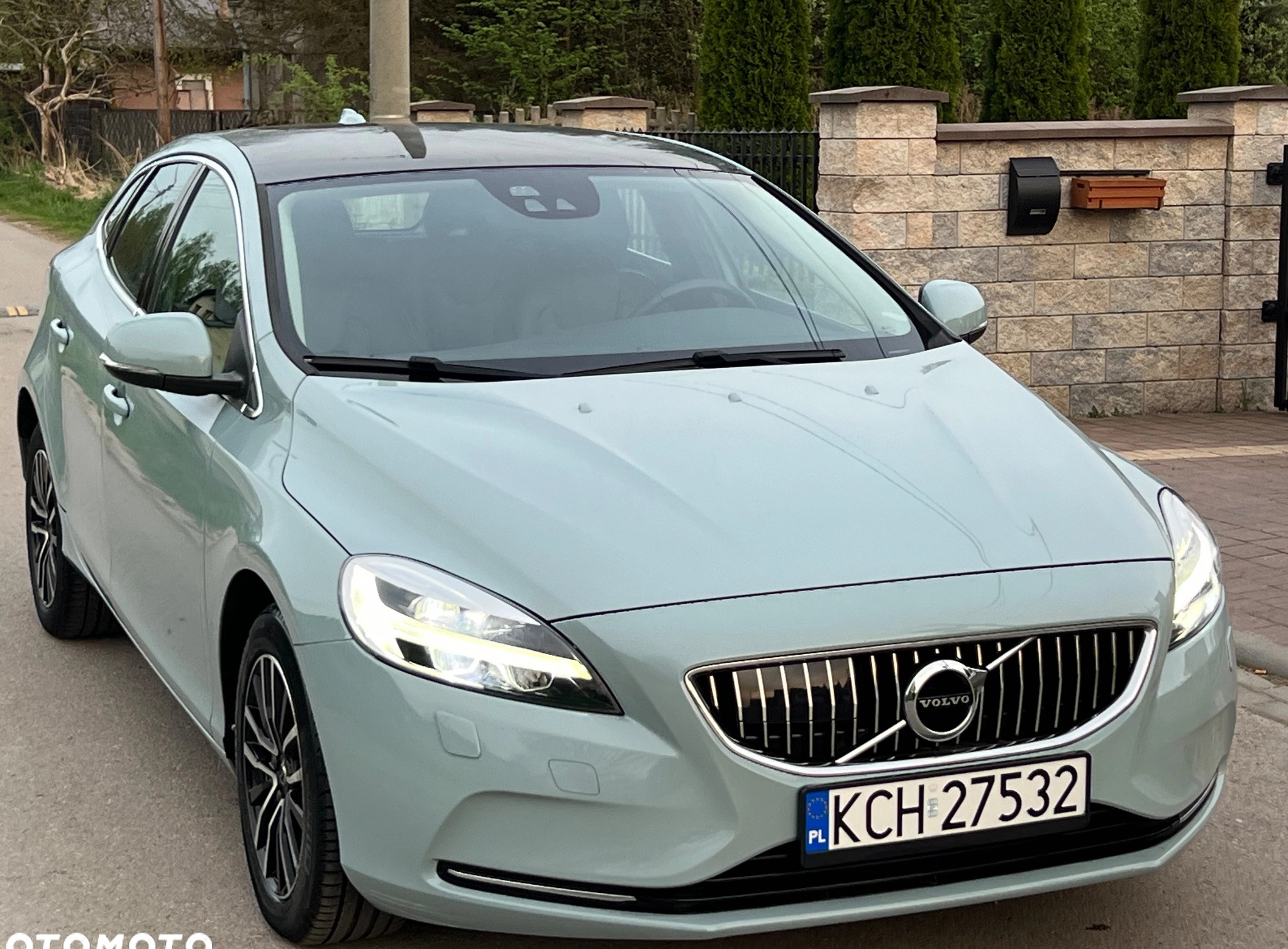 Volvo V40 cena 59900 przebieg: 165500, rok produkcji 2017 z Chrzanów małe 781